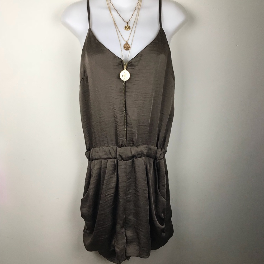 Eyeshadow spaghetti strap short brown romper